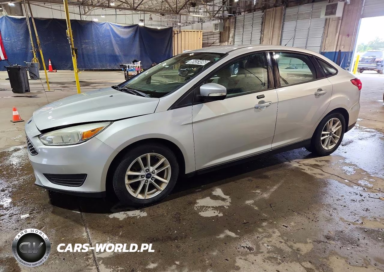 2015 Ford Focus Se VIN:1FADP3F2XFL205104 - 1