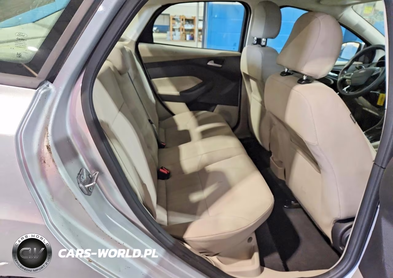 2015 Ford Focus Se VIN:1FADP3F2XFL205104 - 10