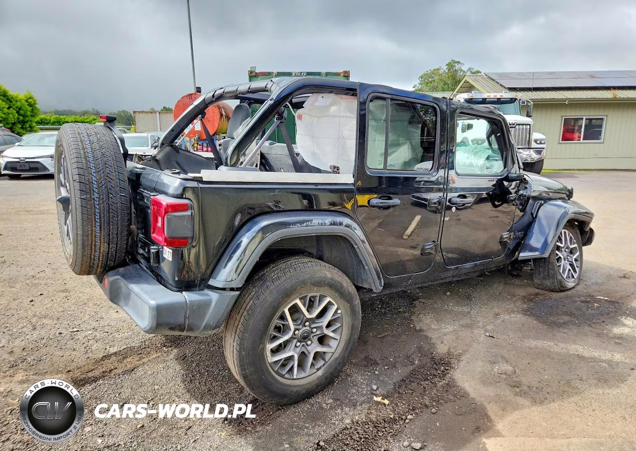 2025 Jeep Wrangler Sahara VIN:1C4PJXEN4SW547037 - 3