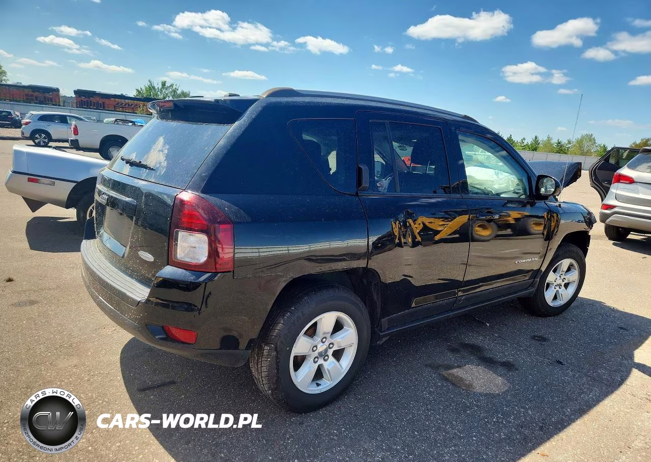 2016 Jeep Compass Latitude VIN:1C4NJCEA9GD744219 - 3