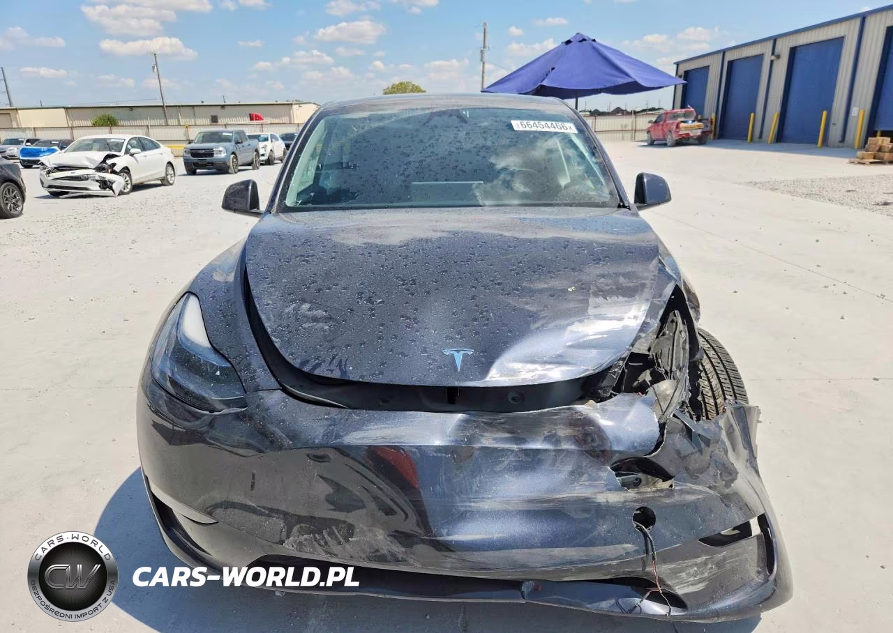 2024 Tesla Model Y VIN:7SAYGDEE4RA256568 - 5