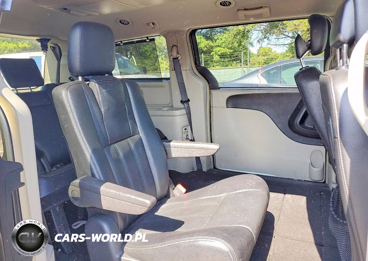 2015 Chrysler Town & Country Touring VIN:2C4RC1BG7FR619790 - 11