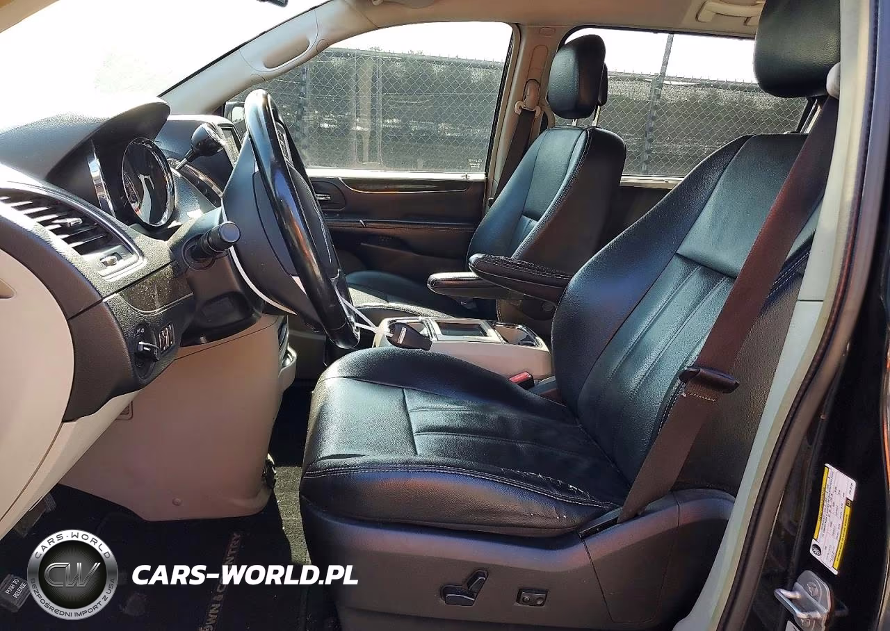2015 Chrysler Town & Country Touring VIN:2C4RC1BG7FR619790 - 7