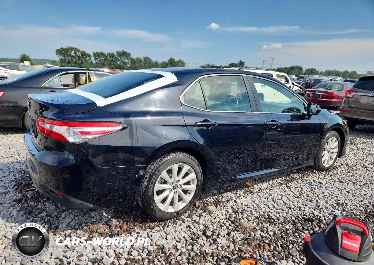 2018 Toyota Camry Le VIN:JTNB11HK6J3047112 - 3
