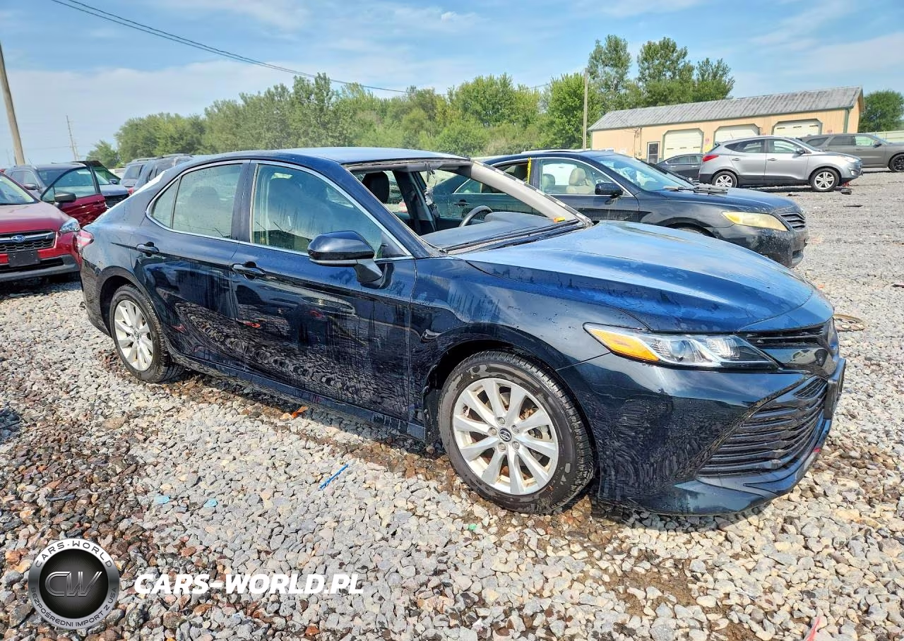2018 Toyota Camry Le VIN:JTNB11HK6J3047112 - 4