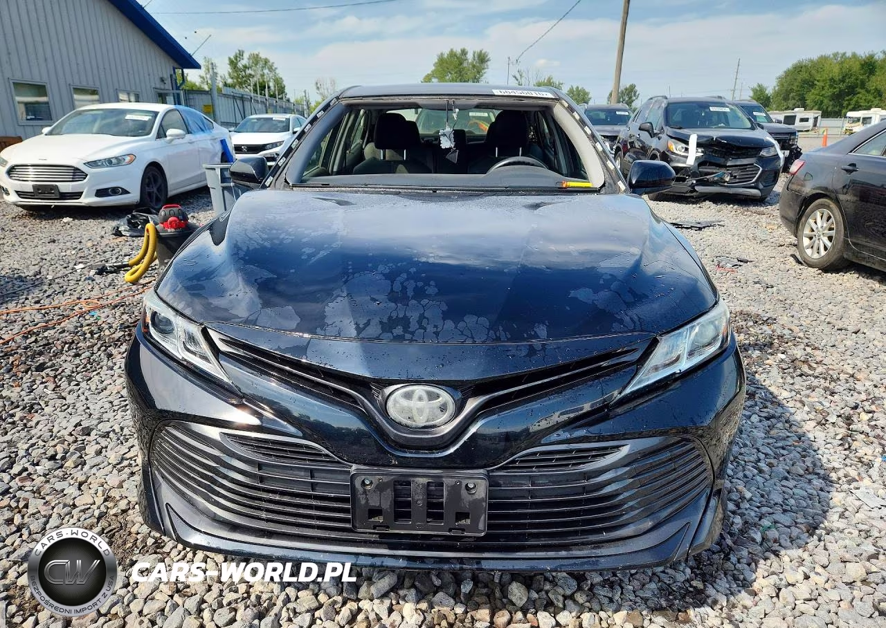 2018 Toyota Camry Le VIN:JTNB11HK6J3047112 - 5
