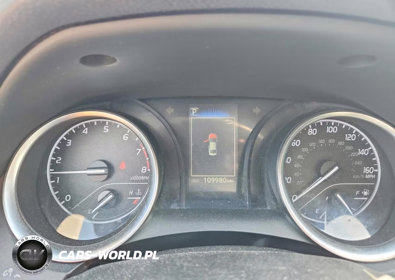 2018 Toyota Camry Le VIN:JTNB11HK6J3047112 - 9