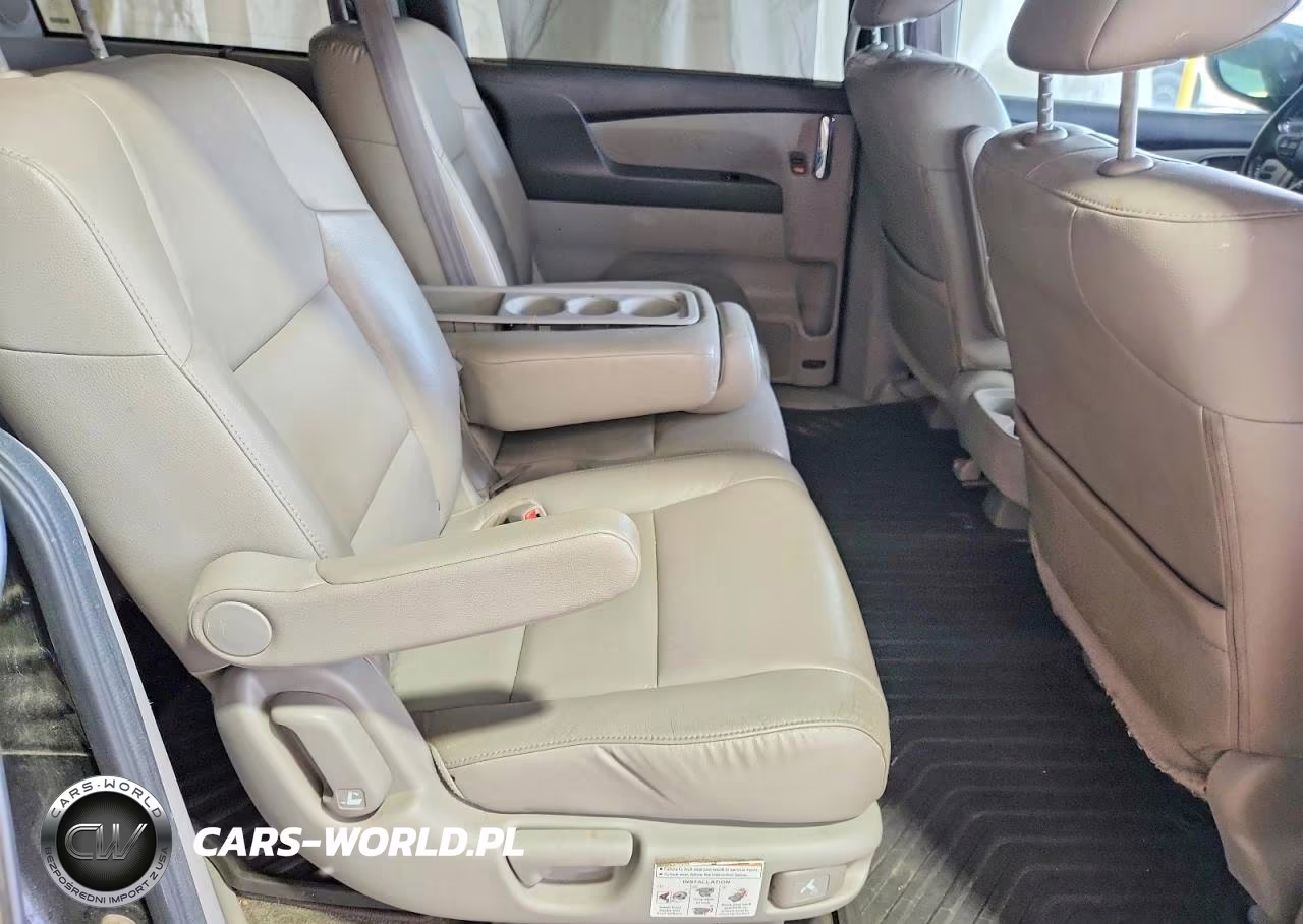 2015 Honda Odyssey Touring VIN:5FNRL5H96FB032492 - 11