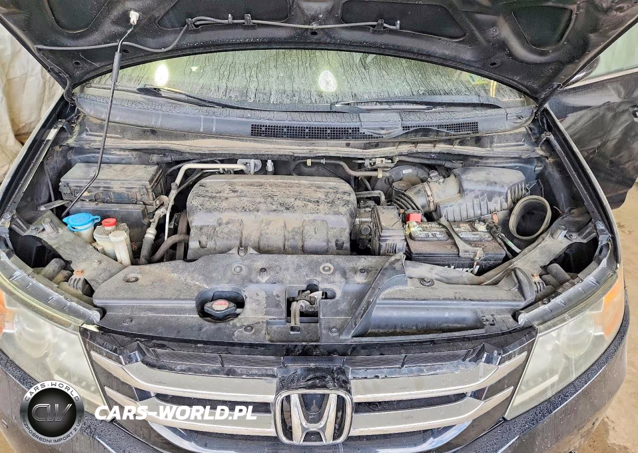 2015 Honda Odyssey Touring VIN:5FNRL5H96FB032492 - 12
