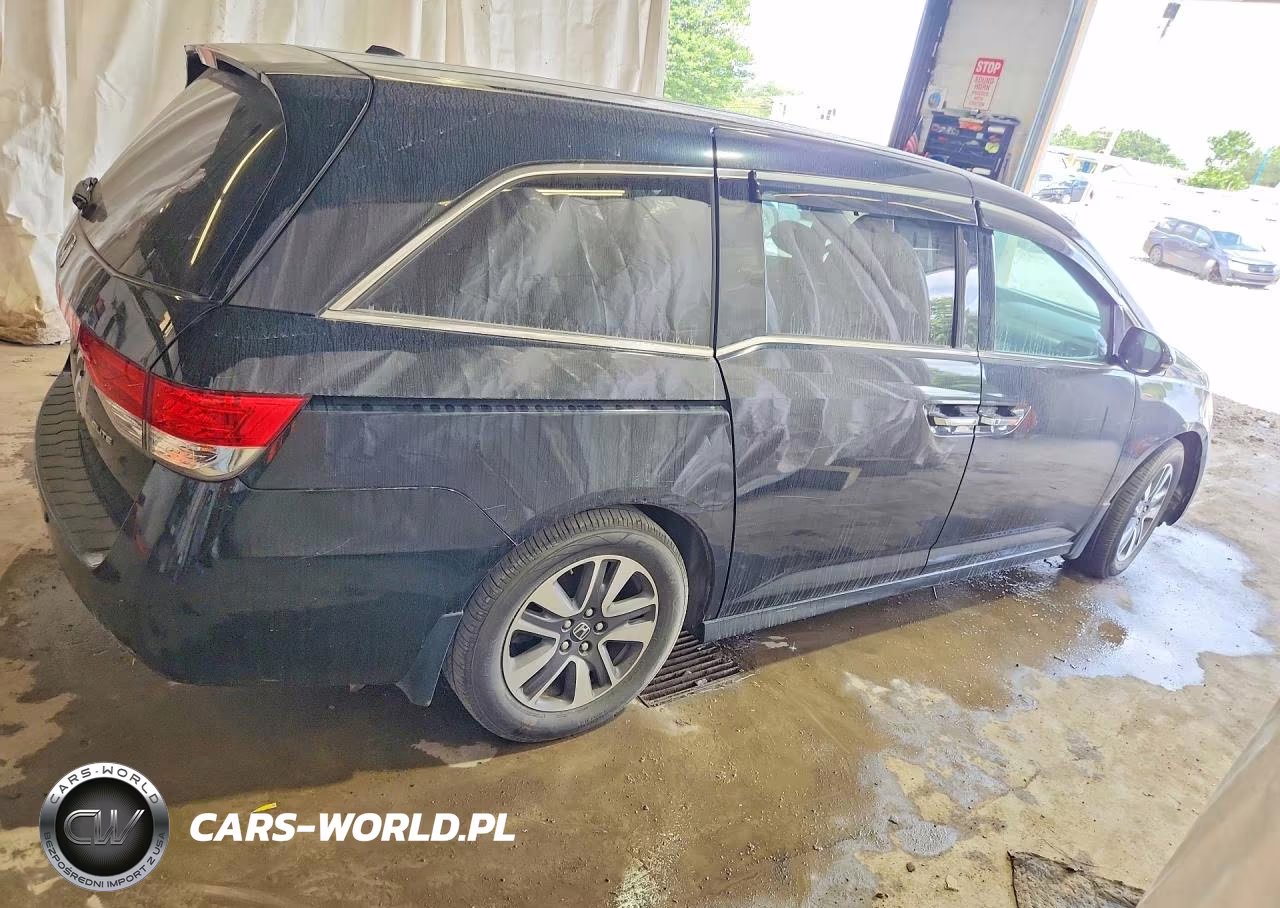 2015 Honda Odyssey Touring VIN:5FNRL5H96FB032492 - 3