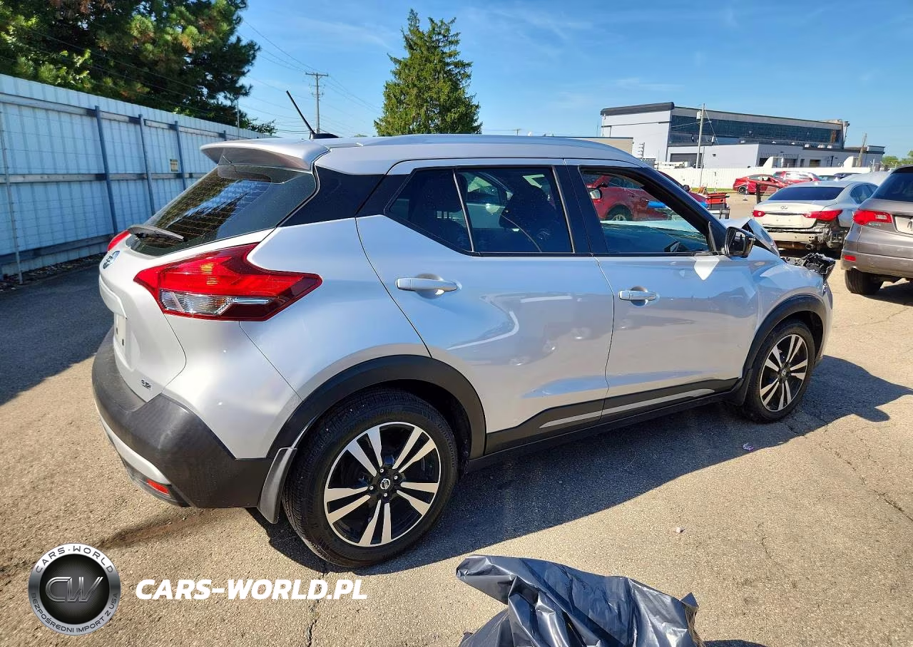 2019 Nissan Kicks Sr VIN:3N1CP5CU6KL568573 - 3