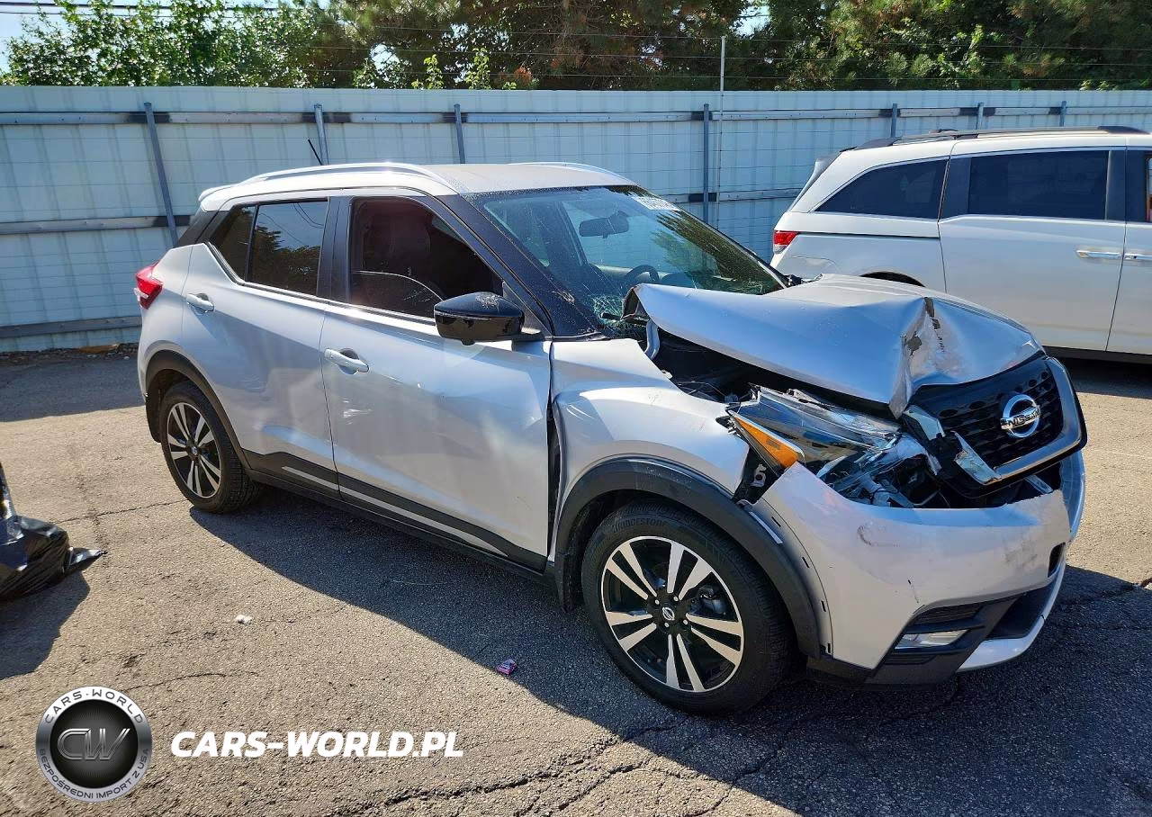 2019 Nissan Kicks Sr VIN:3N1CP5CU6KL568573 - 4