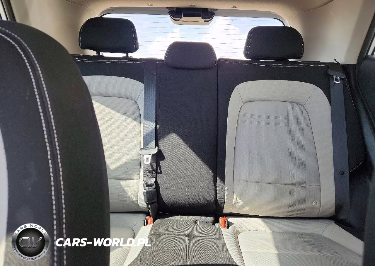 2020 Hyundai Venue Sel VIN:KMHRC8A34LU028947 - 10