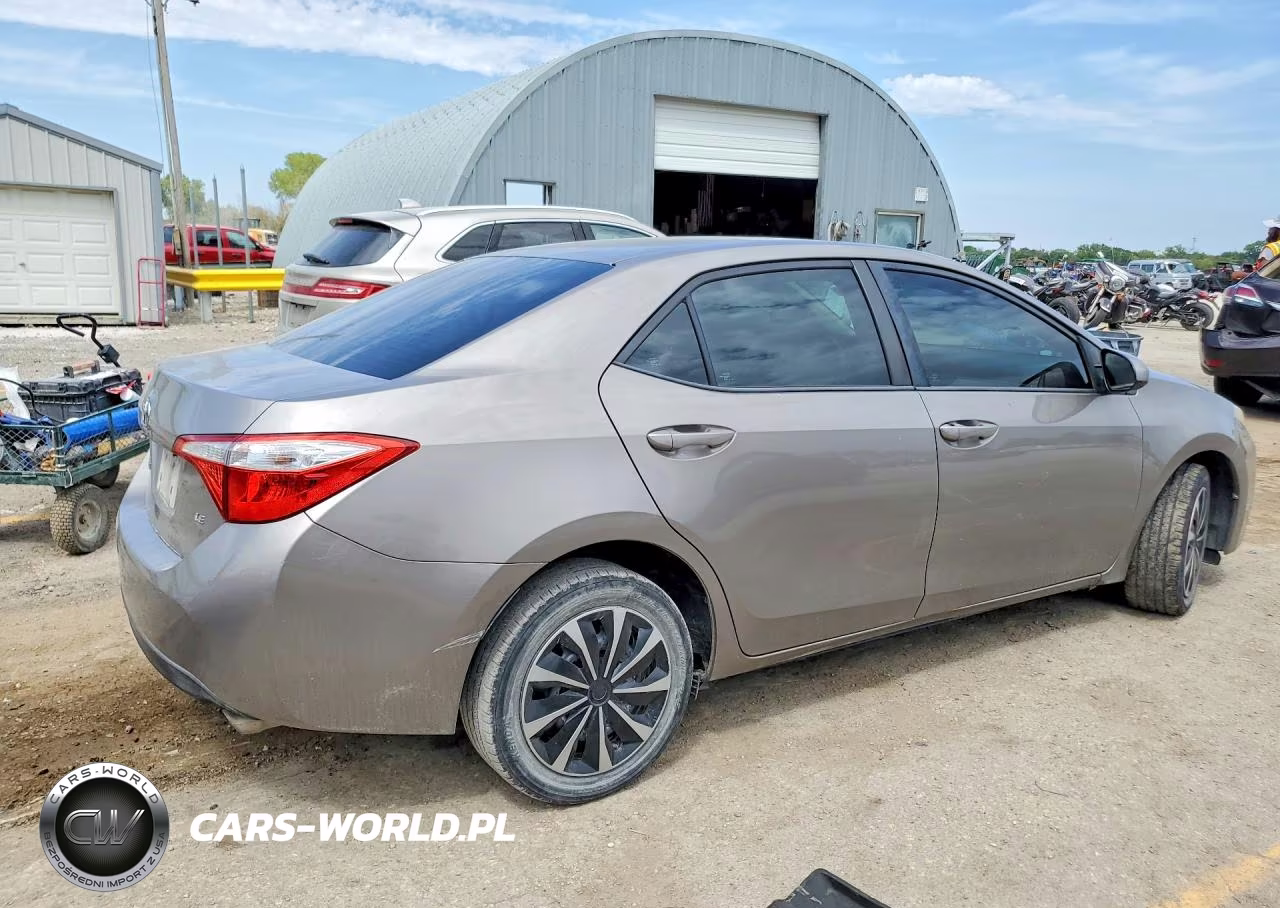 2015 Toyota Corolla Le VIN:5YFBURHE7FP238475 - 3