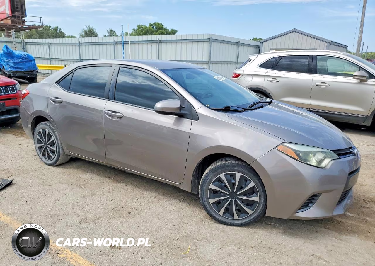2015 Toyota Corolla Le VIN:5YFBURHE7FP238475 - 4