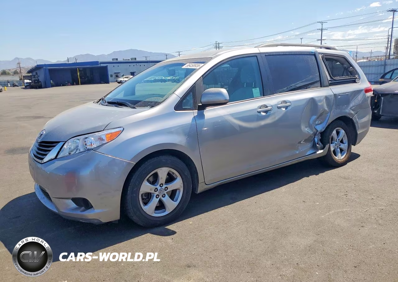 2011 Toyota Sienna Le – zdjęcie 1 z 13
