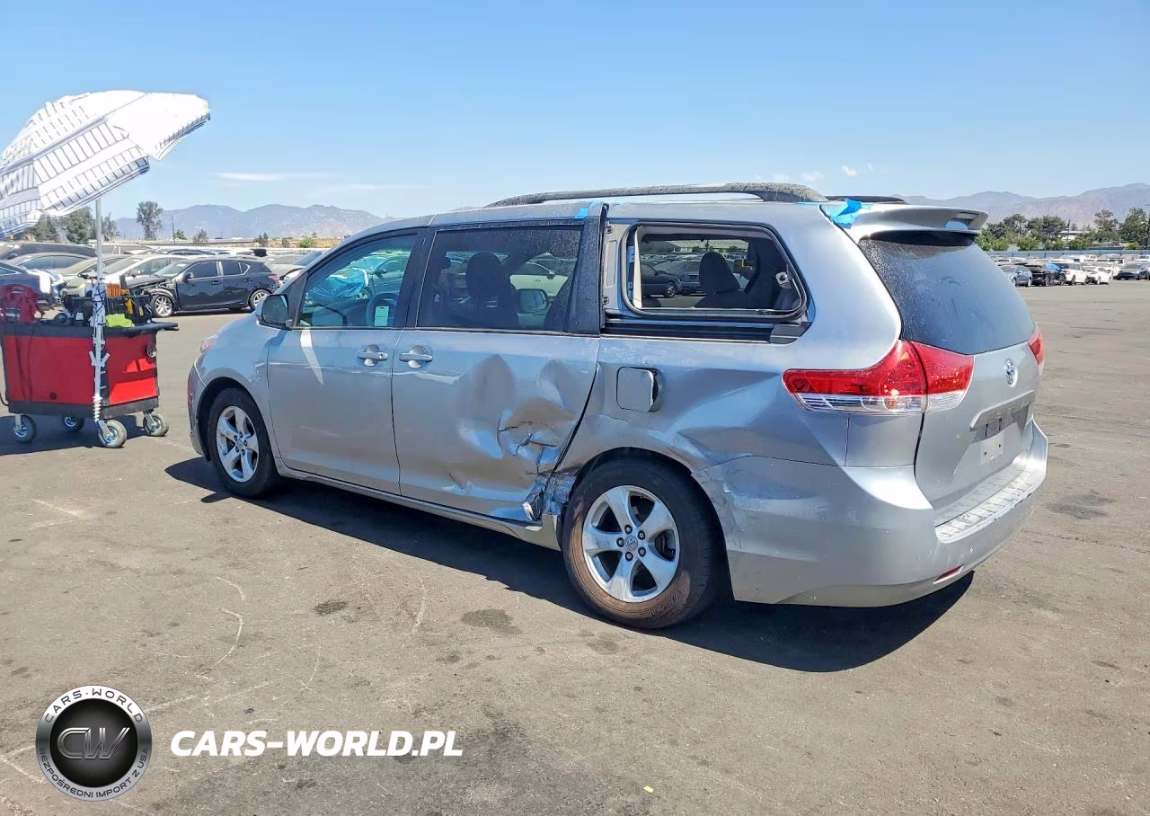 2011 Toyota Sienna Le VIN:5TDKK3DC5BS128999 - 2