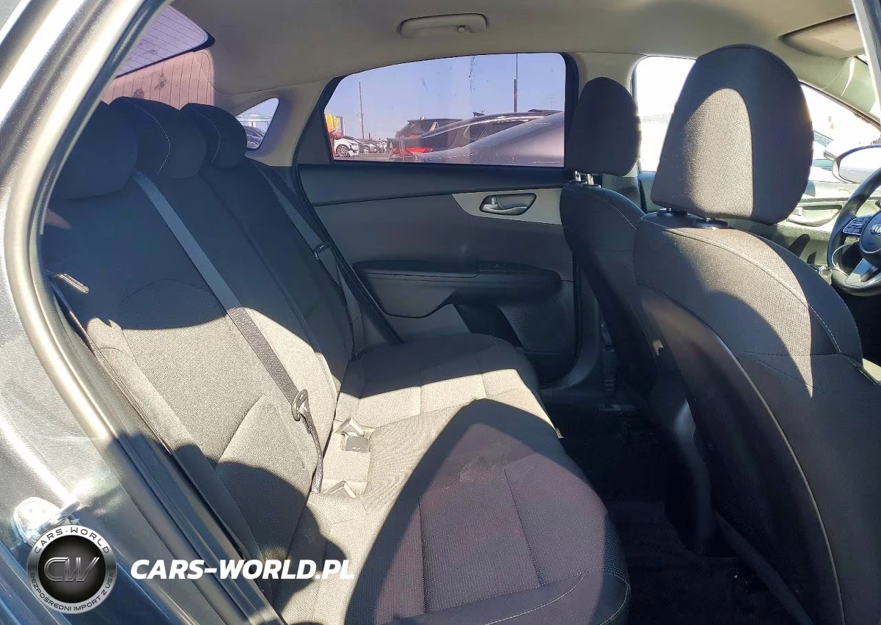 2021 Kia Forte Lxs VIN:3KPF24AD5ME346829 - 10