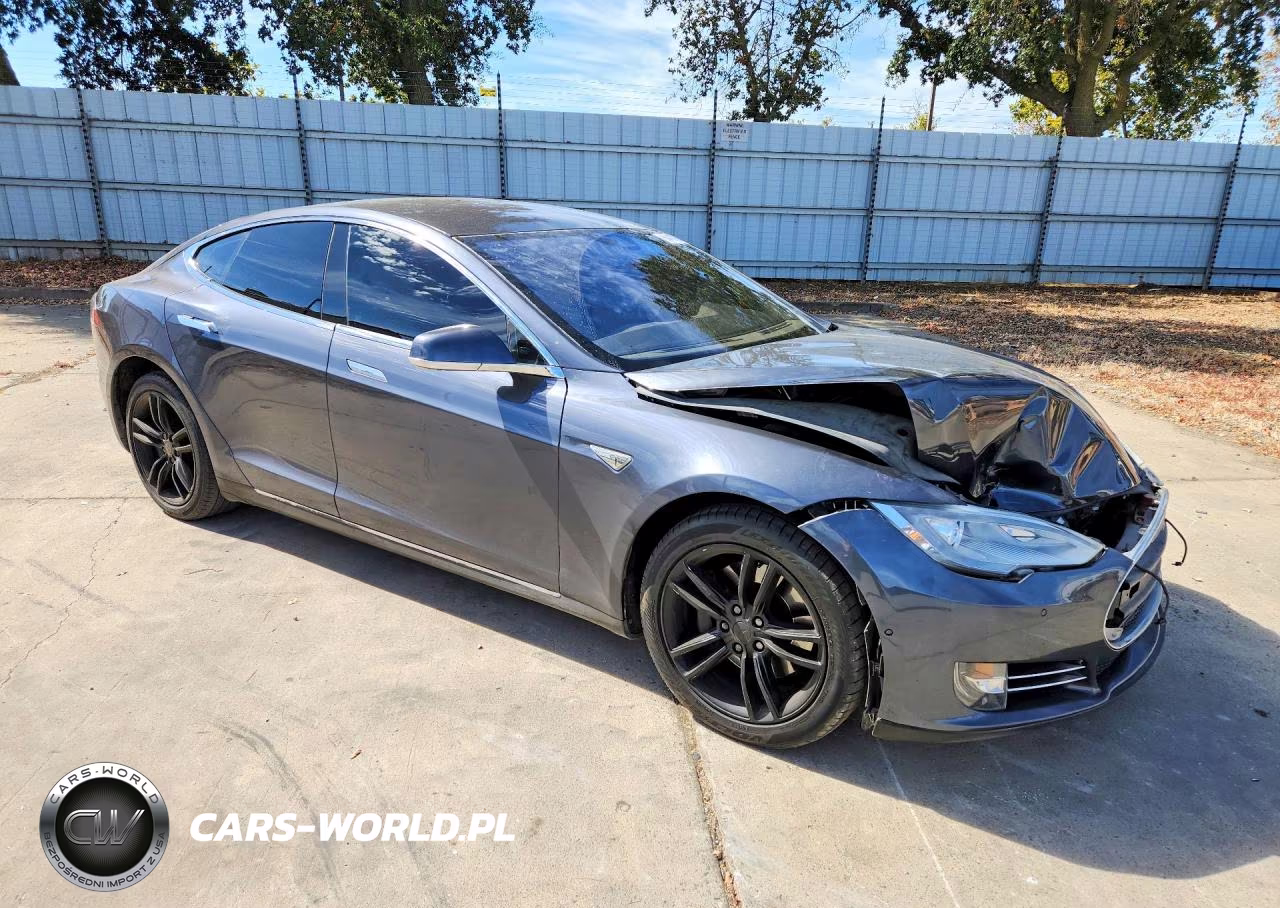 2015 Tesla Model S 85D VIN:5YJSA1H28FFP73309 - 4