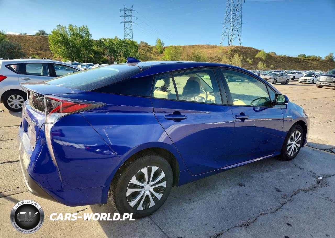 2016 Toyota Prius Two Eco VIN:JTDKARFU9G3521585 - 3