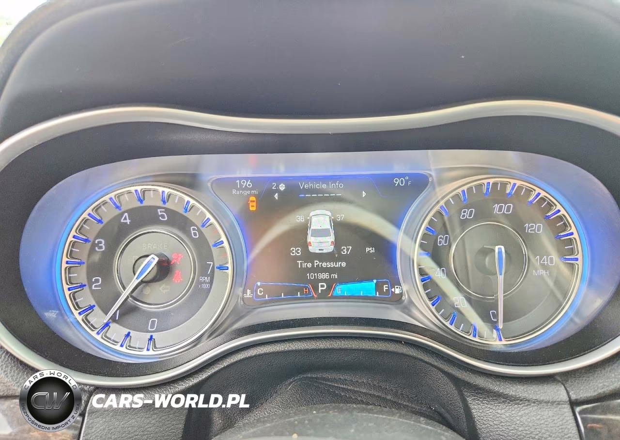 2018 Chrysler 300 Limited VIN:2C3CCAEG6JH314107 - 9