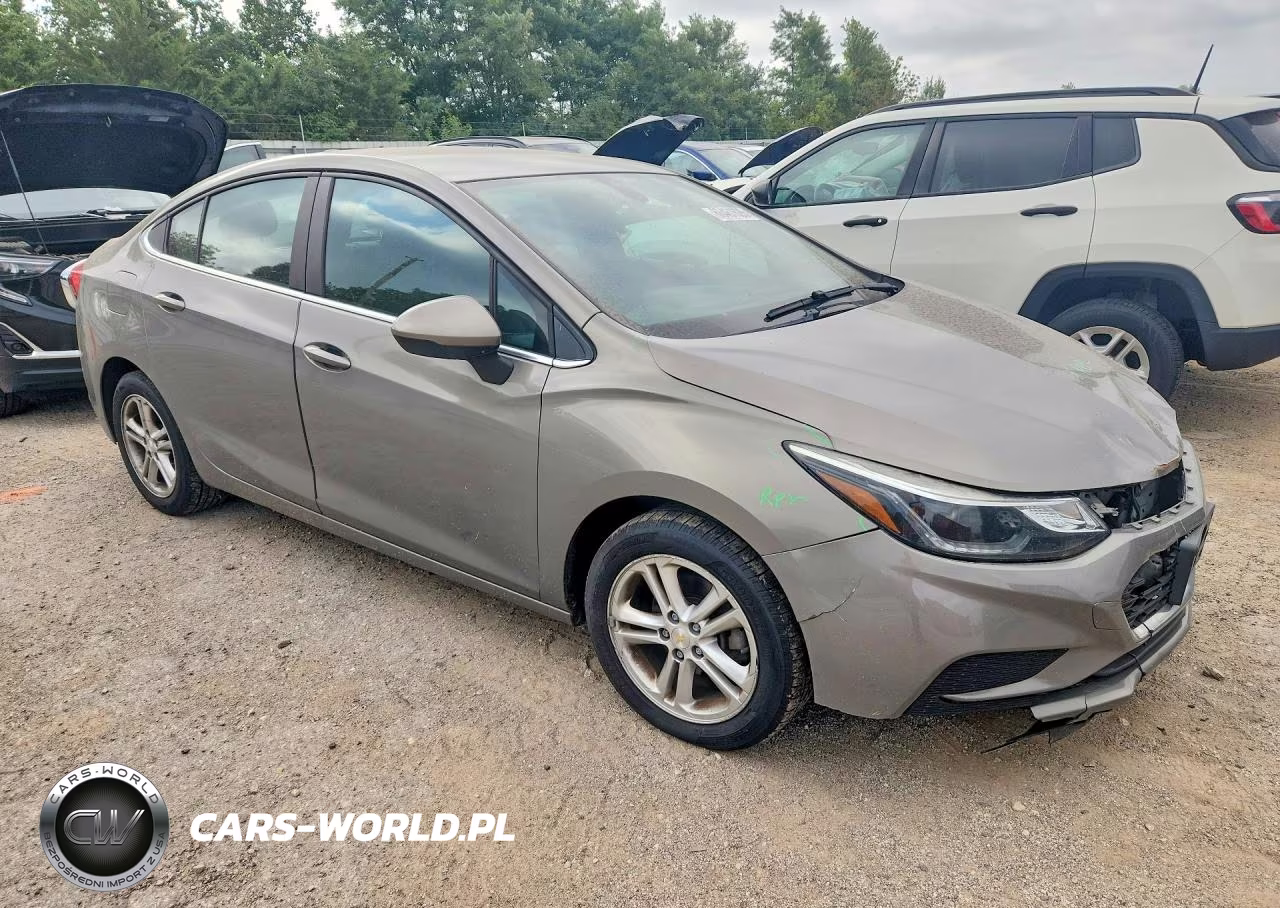 2017 Chevrolet Cruze Lt VIN:1G1BE5SM4H7246178 - 4