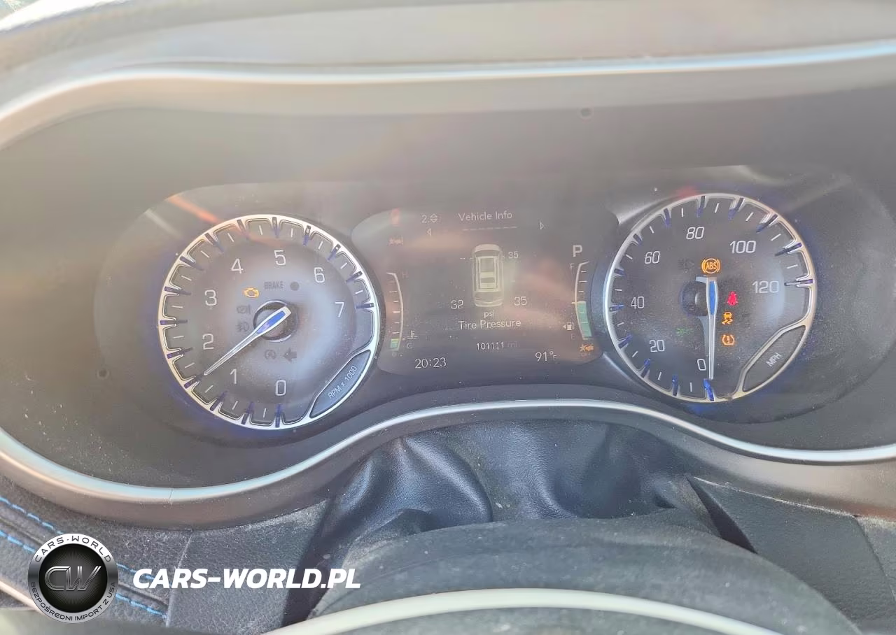 2021 Chrysler Pacifica Touring L VIN:2C4RC1BG0MR528762 - 9
