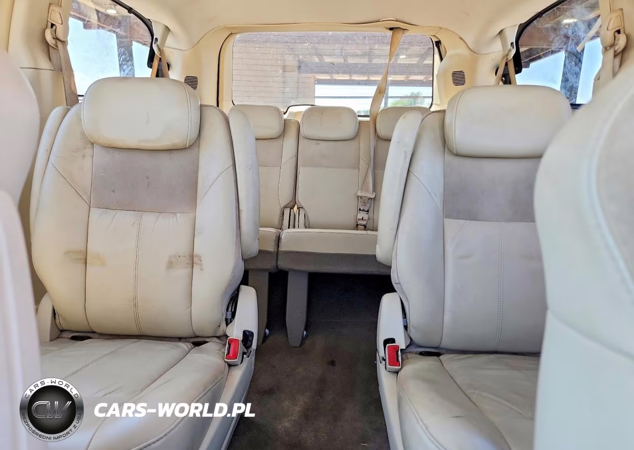 2010 Chrysler Town & Country Limited VIN:2A4RR7DXXAR495595 - 10