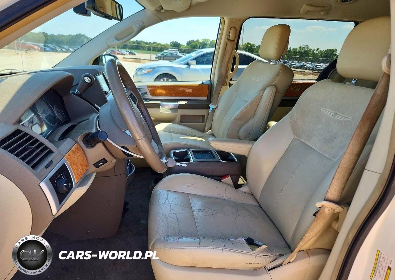 2010 Chrysler Town & Country Limited VIN:2A4RR7DXXAR495595 - 7