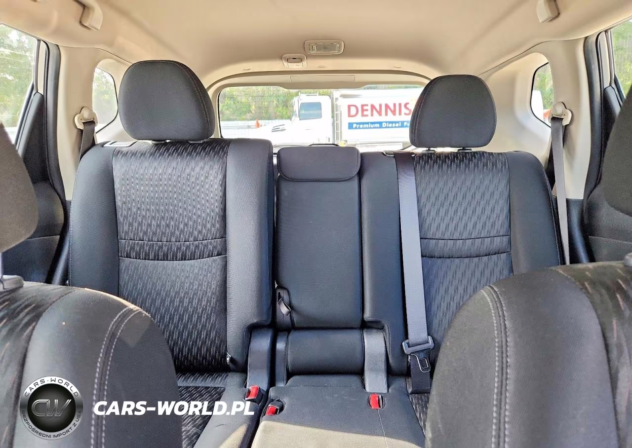 2018 Nissan Rogue S VIN:KNMAT2MV6JP563107 - 10