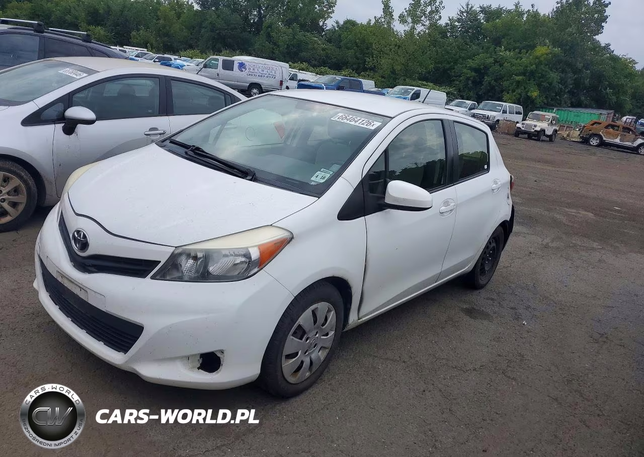 2013 Toyota Yaris 5-Door Le