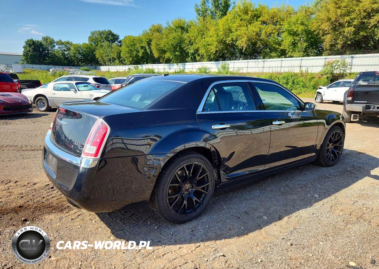 2013 Chrysler 300C VIN:2C3CCAET4DH633894 - 3