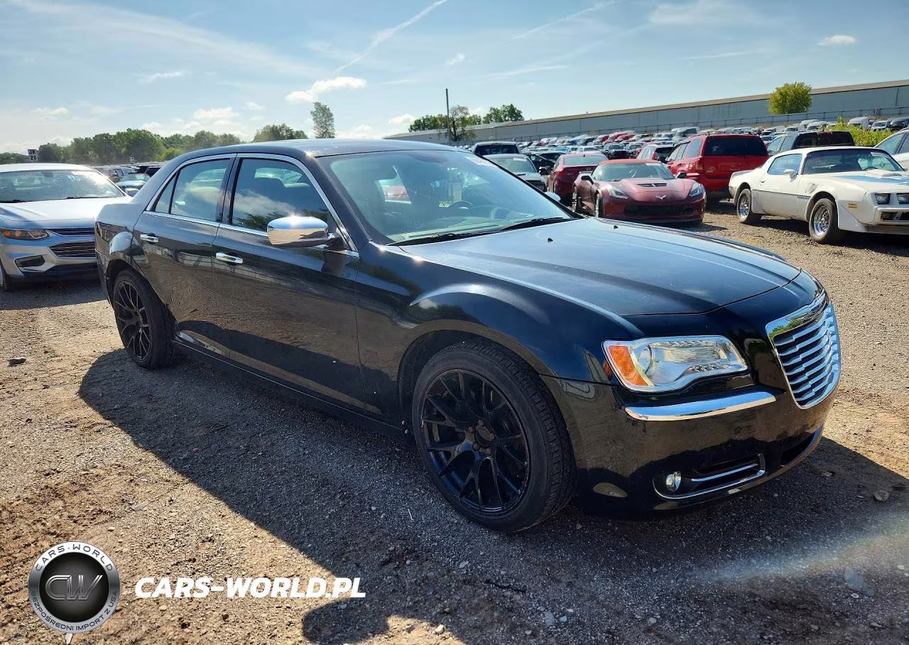2013 Chrysler 300C VIN:2C3CCAET4DH633894 - 4