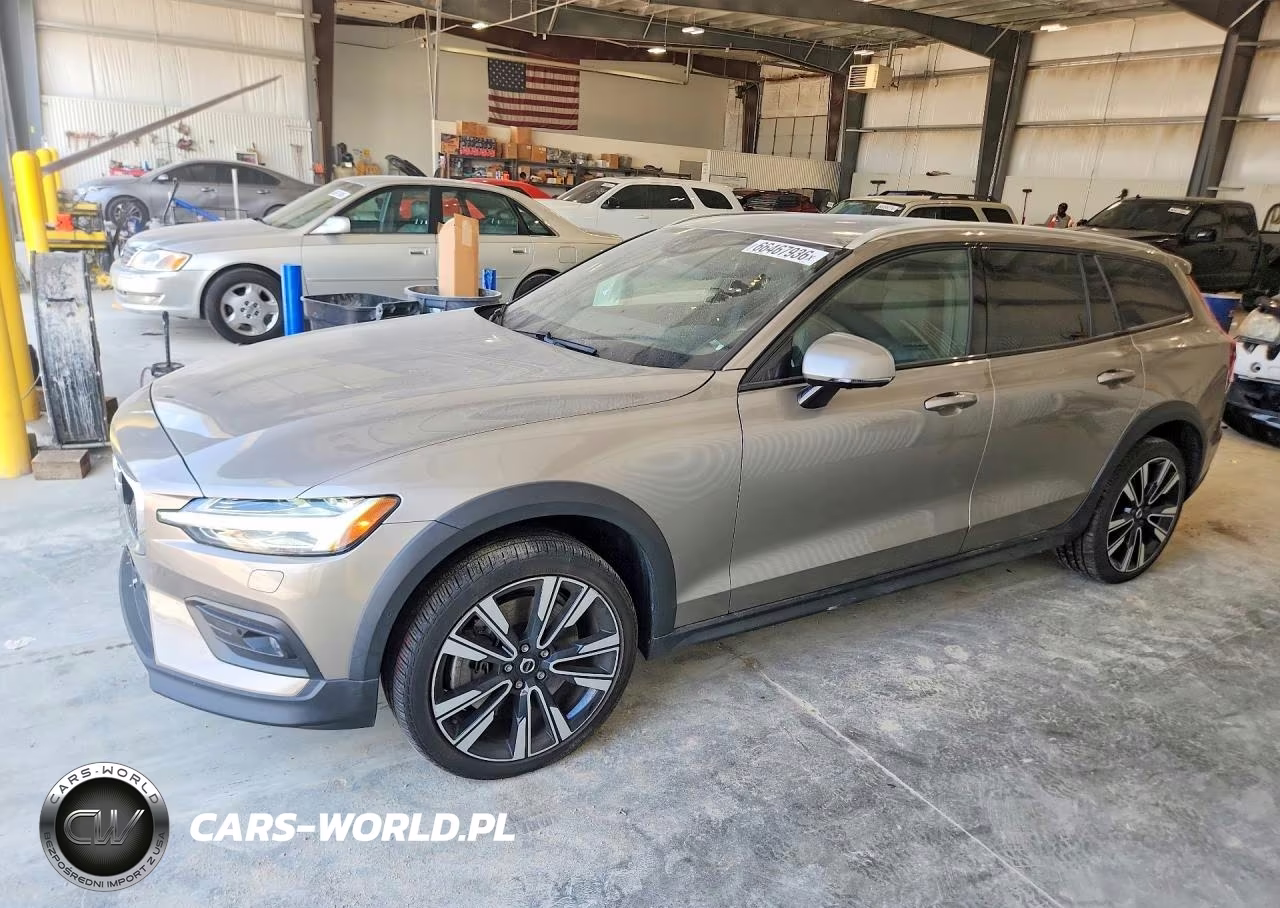 2020 Volvo V60 Cross Country T5 Momentum