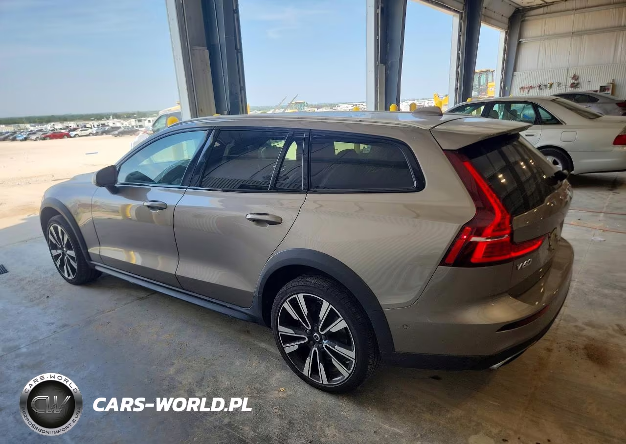 2020 Volvo V60 Cross Country T5 Momentum VIN:YV4102WK3L1039444 - 2