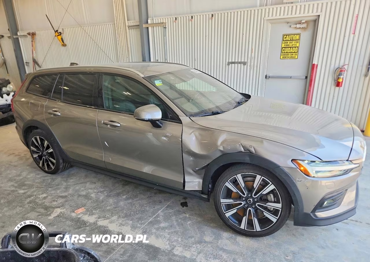 2020 Volvo V60 Cross Country T5 Momentum VIN:YV4102WK3L1039444 - 4