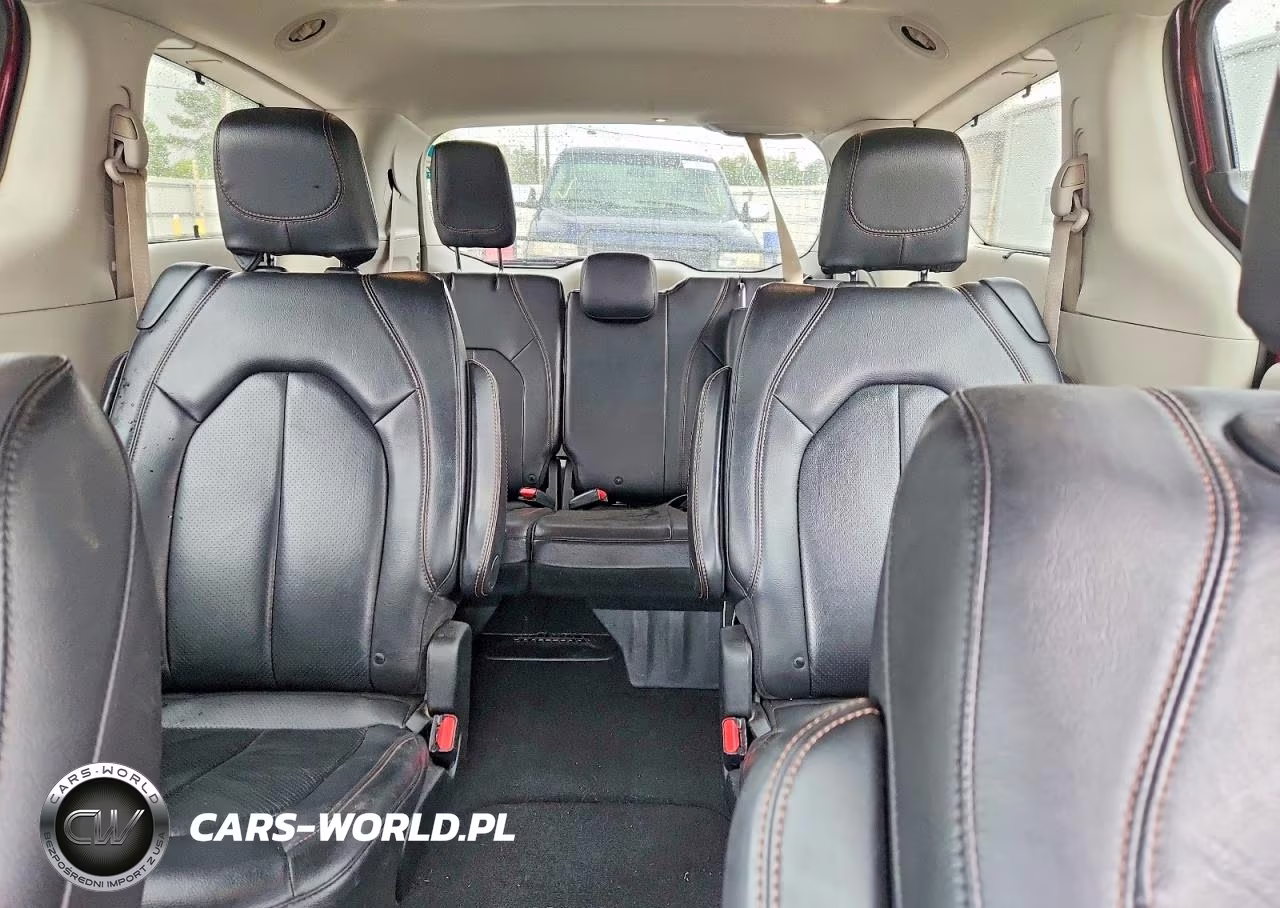 2019 Chrysler Pacifica Touring L VIN:2C4RC1BG1KR560309 - 10