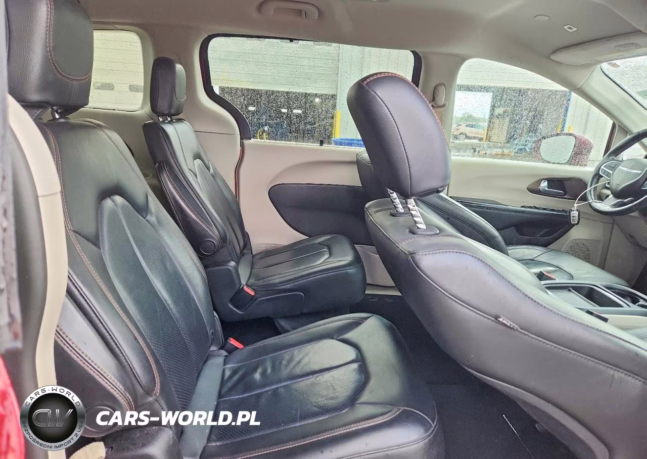 2019 Chrysler Pacifica Touring L VIN:2C4RC1BG1KR560309 - 11
