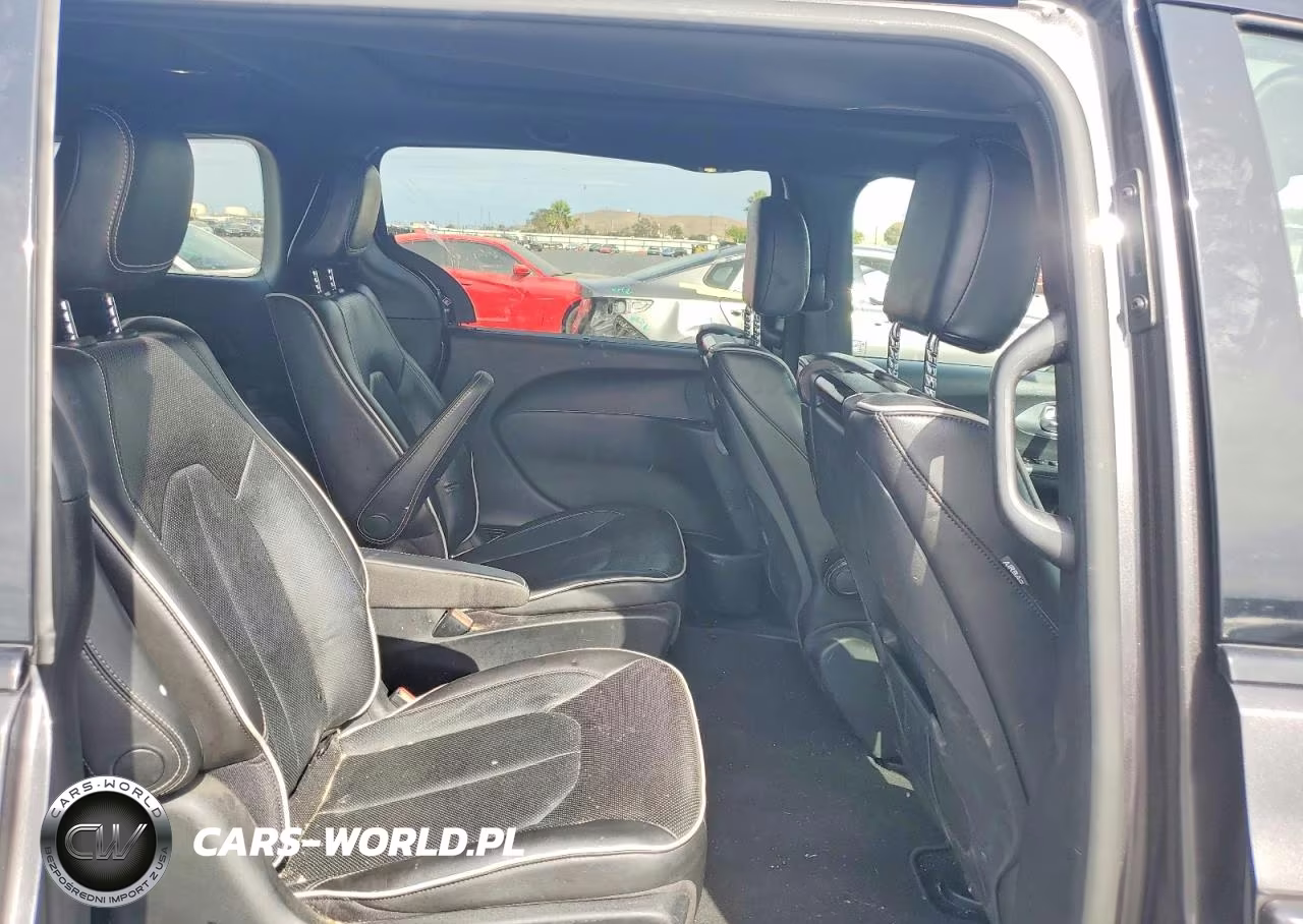 2020 Chrysler Pacifica Hybrid Limited VIN:2C4RC1N74LR230175 - 11
