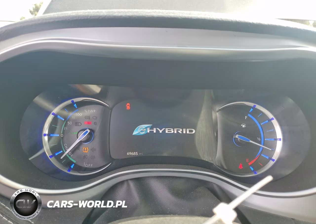 2020 Chrysler Pacifica Hybrid Limited VIN:2C4RC1N74LR230175 - 9