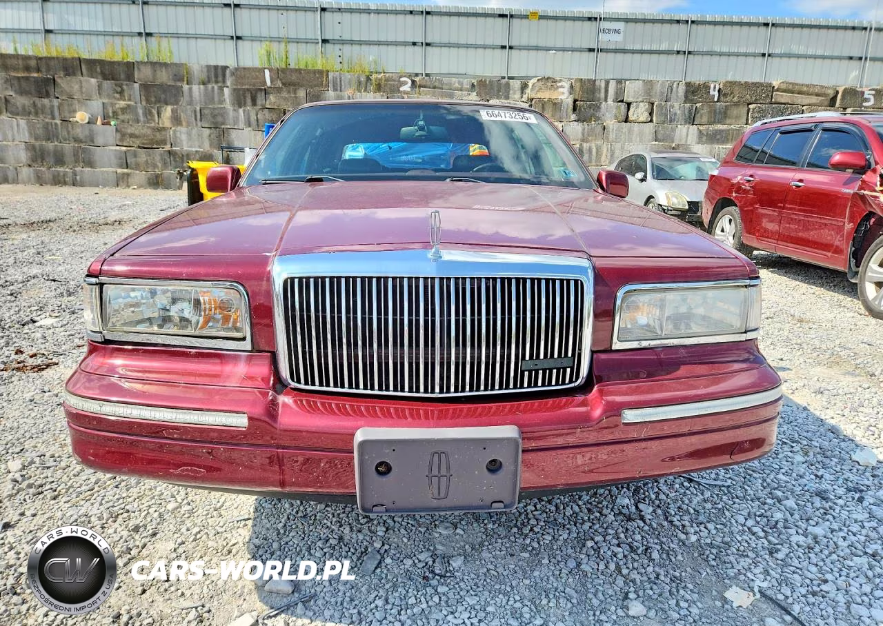 1997 Lincoln Town Car Signature VIN:1LNLM82W1VY753378 - 5