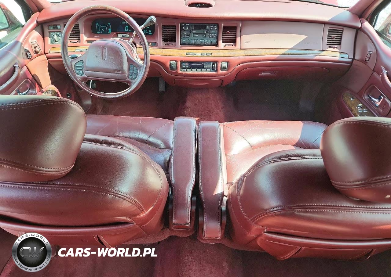 1997 Lincoln Town Car Signature VIN:1LNLM82W1VY753378 - 8