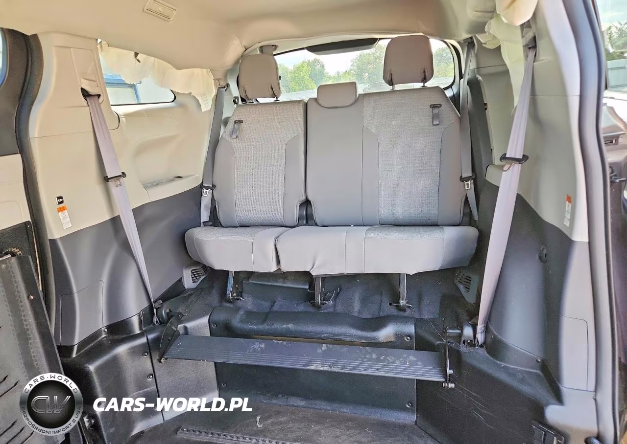 2021 Toyota Sienna Le VIN:5TDKRKEC7MS060390 - 10