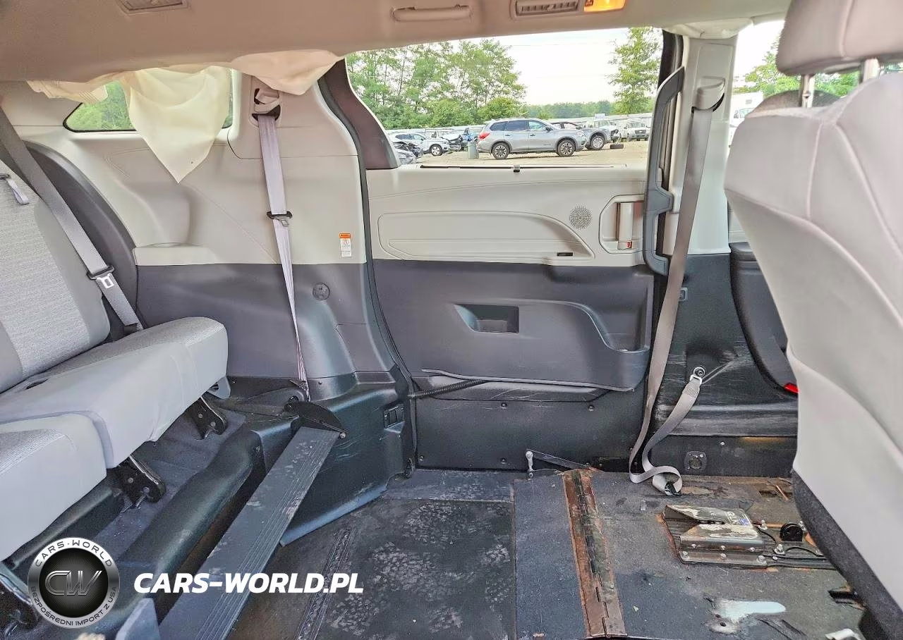 2021 Toyota Sienna Le VIN:5TDKRKEC7MS060390 - 11