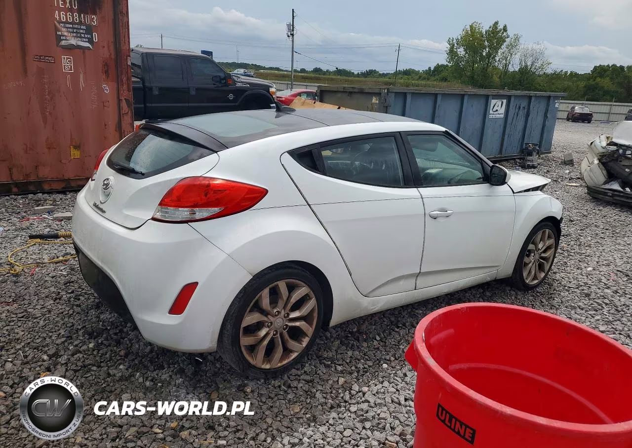 2015 Hyundai Veloster Base VIN:KMHTC6AD5FU243826 - 3