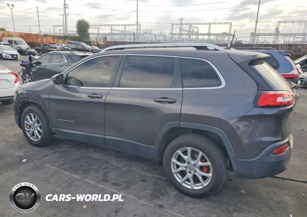 2018 Jeep Cherokee Latitude Plus VIN:1C4PJLLB2JD557657 - 2