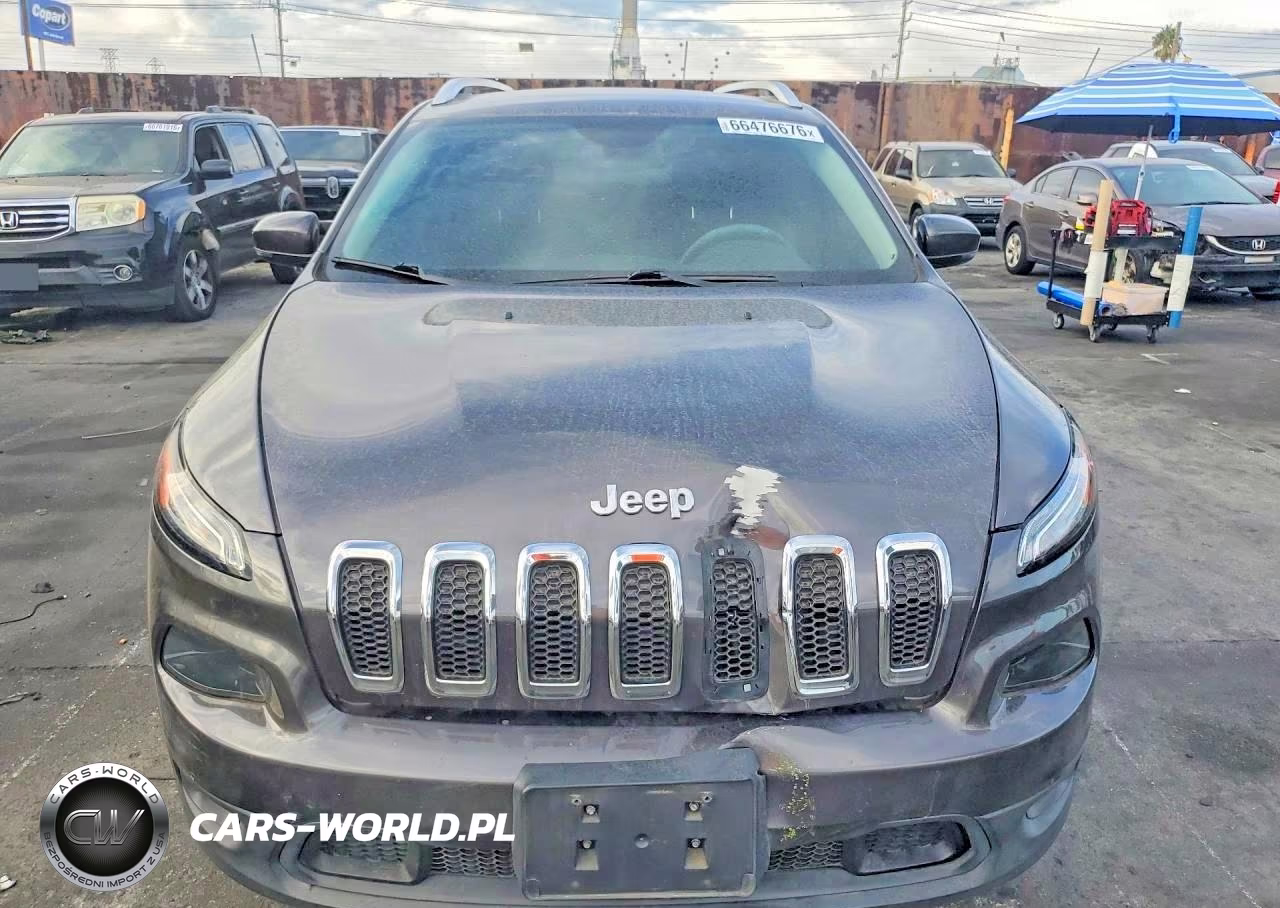 2018 Jeep Cherokee Latitude Plus VIN:1C4PJLLB2JD557657 - 5