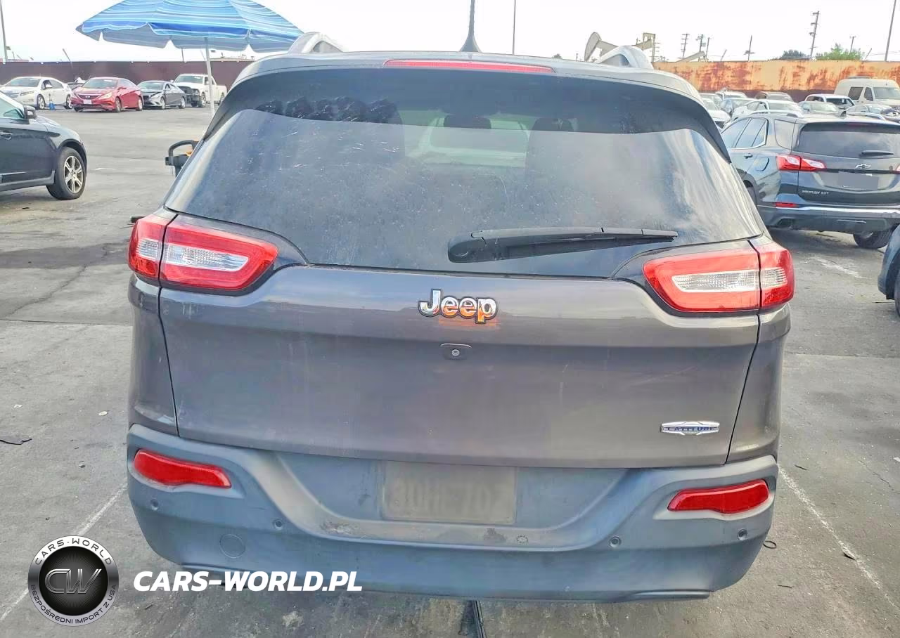 2018 Jeep Cherokee Latitude Plus VIN:1C4PJLLB2JD557657 - 6