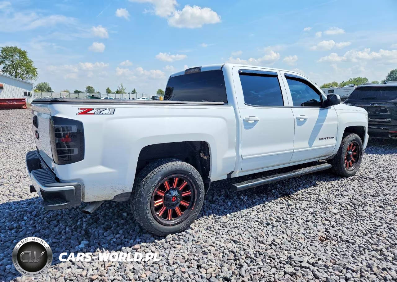 2018 Chevrolet Silverado K1500 Lt VIN:3GCUKREC0JG345528 - 3
