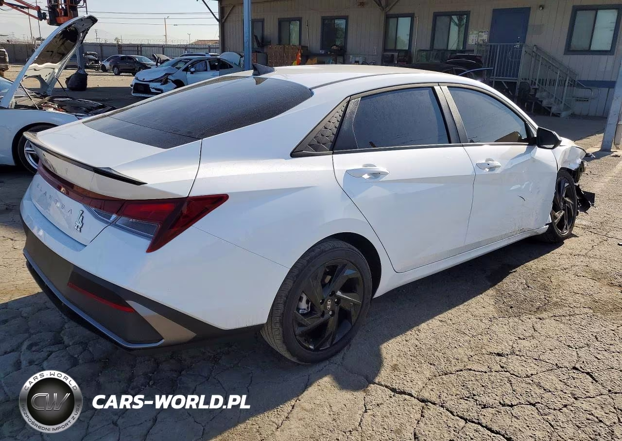 2026 Hyundai Elantra Sel Sport VIN:KMHLM4DG7TU239456 - 3